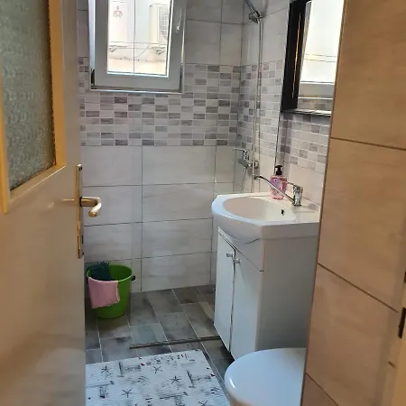 Varos And Separate 公寓 *