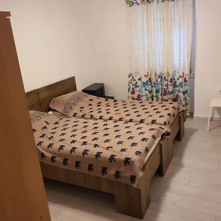 Varos Apartment&separate Apartamento *